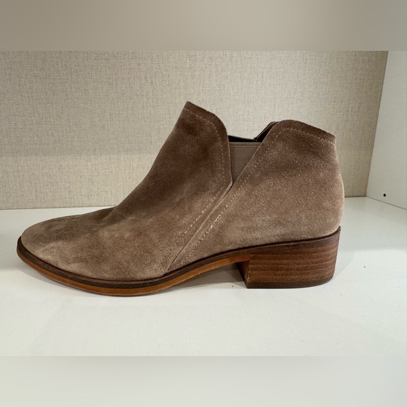 Dolce Vita Taupe Suede Pull On Ankle Bootie Stacked Heel, 9.5, Pre-owned - Picture 8 of 11